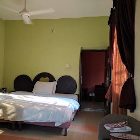 Room In Lodge - Clen-Phil Hotels And Suite Port Harcourt Bagian luar foto