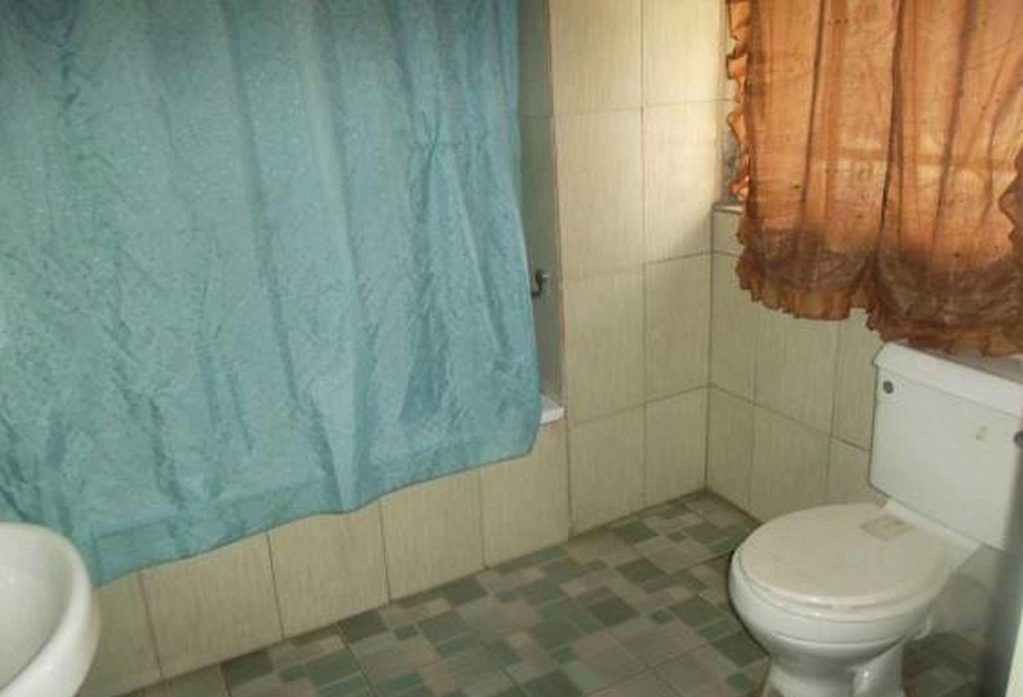 Room In Lodge - Clen-Phil Hotels And Suite Port Harcourt Bagian luar foto