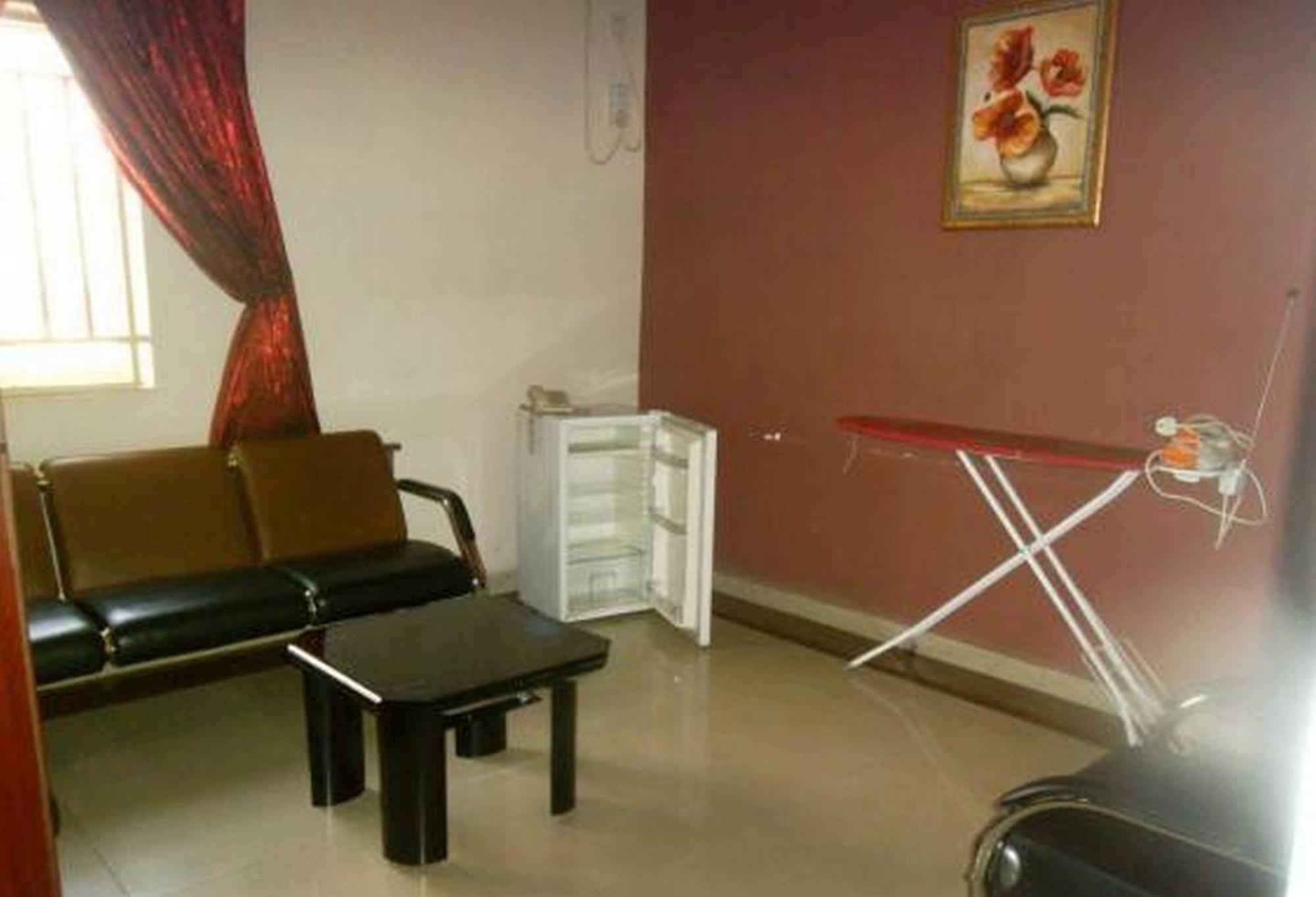 Room In Lodge - Clen-Phil Hotels And Suite Port Harcourt Bagian luar foto