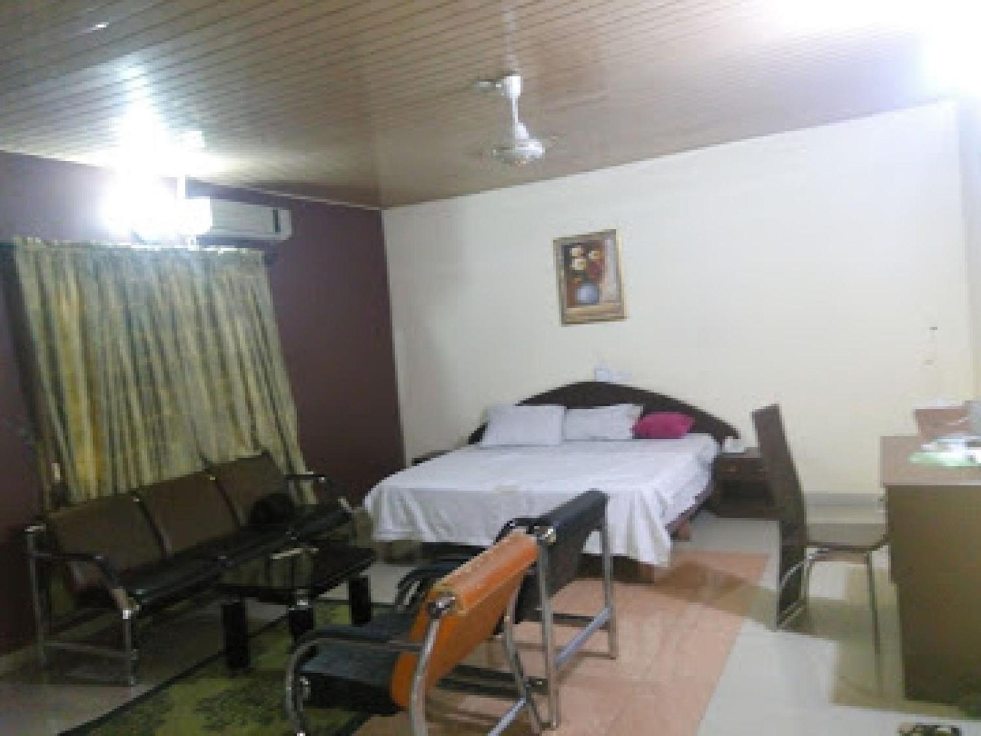 Room In Lodge - Clen-Phil Hotels And Suite Port Harcourt Bagian luar foto
