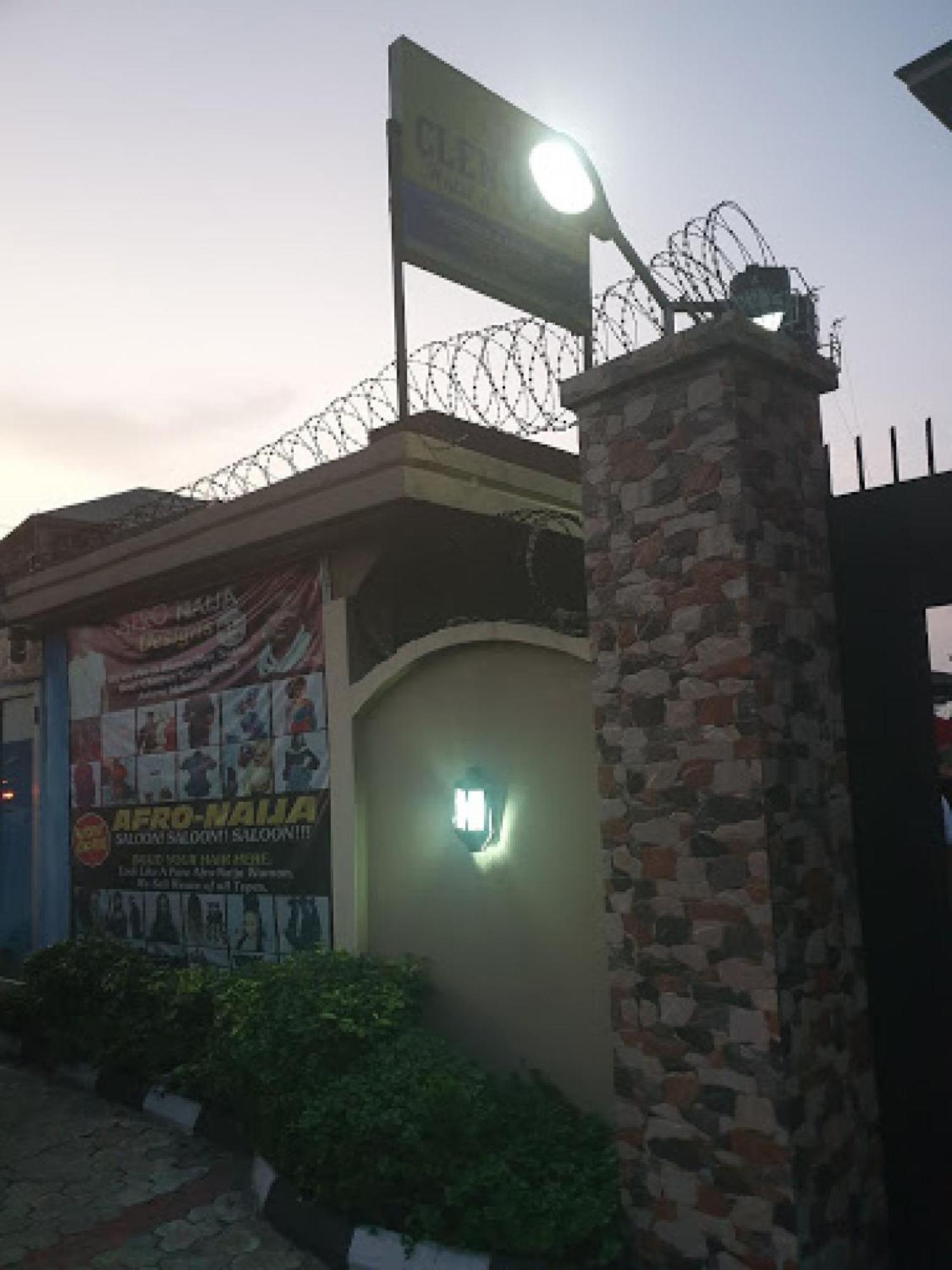 Room In Lodge - Clen-Phil Hotels And Suite Port Harcourt Bagian luar foto