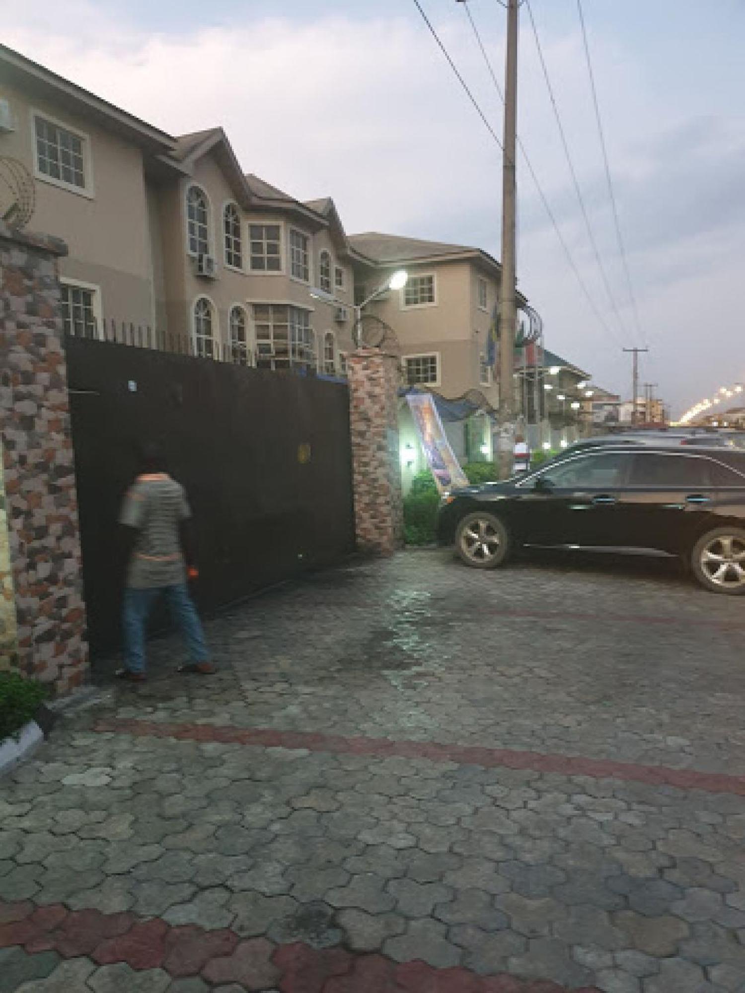 Room In Lodge - Clen-Phil Hotels And Suite Port Harcourt Bagian luar foto